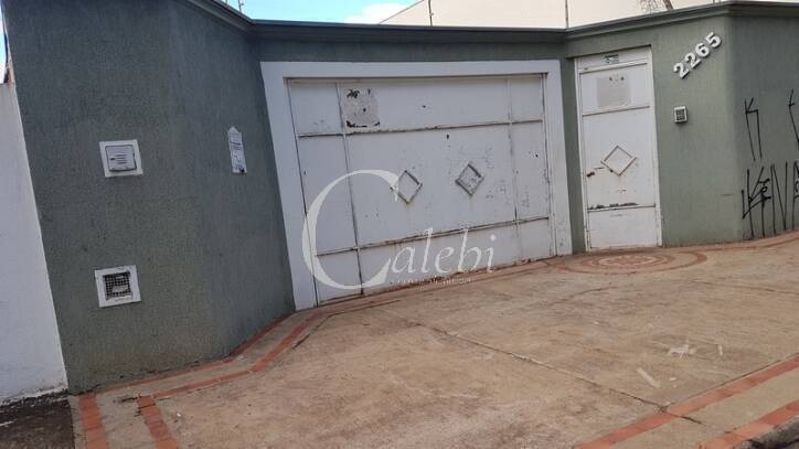Casa à venda com 3 quartos, 250m² - Foto 3