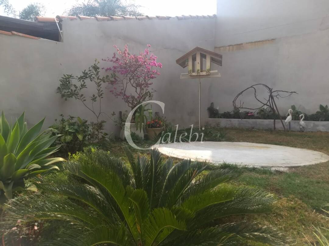 Casa à venda com 2 quartos, 180m² - Foto 1