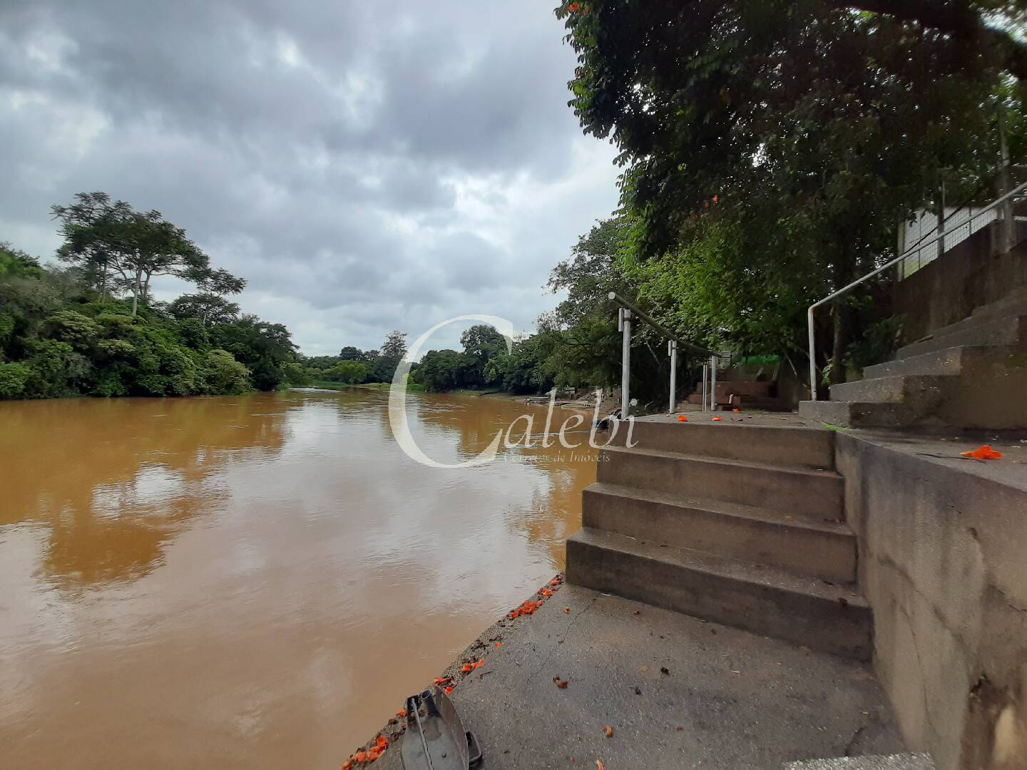 Chácara à venda com 3 quartos, 600m² - Foto 1