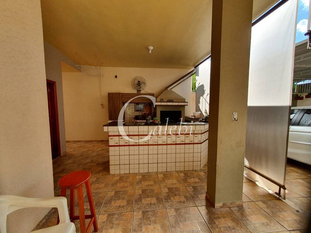 Casa à venda com 3 quartos, 190m² - Foto 4