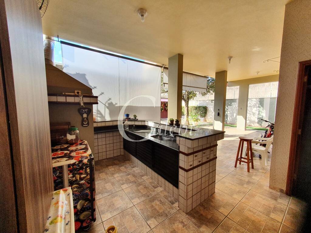 Casa à venda com 3 quartos, 190m² - Foto 8