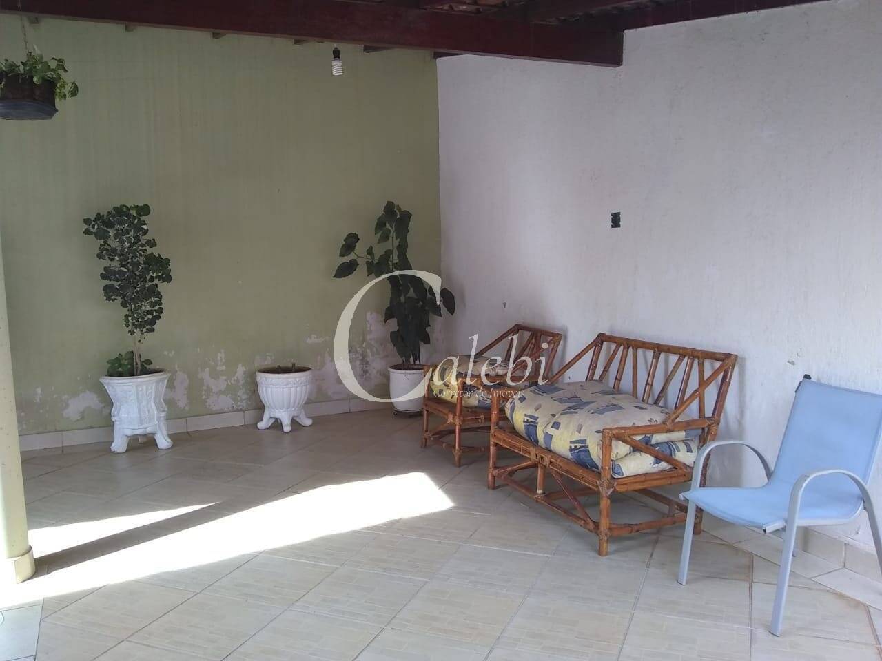 Casa à venda com 3 quartos, 100m² - Foto 1