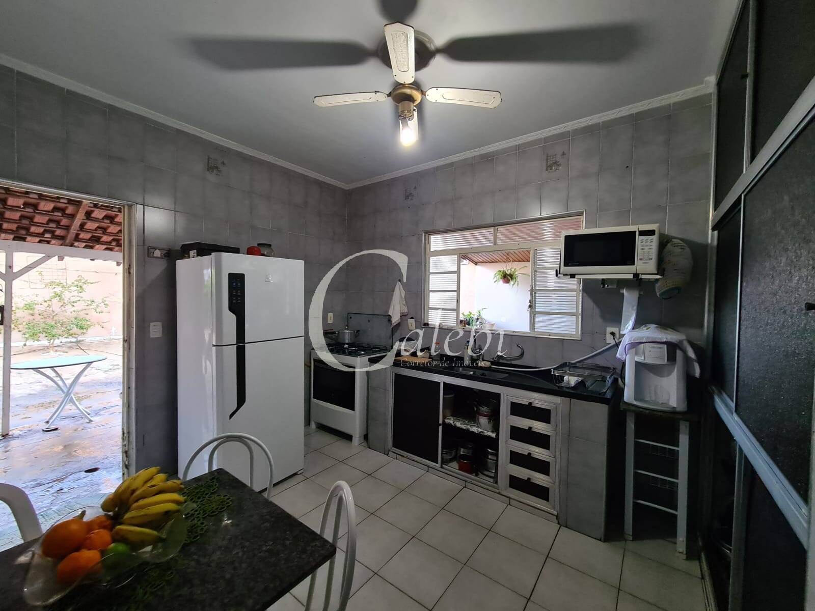 Casa à venda com 2 quartos, 147m² - Foto 3