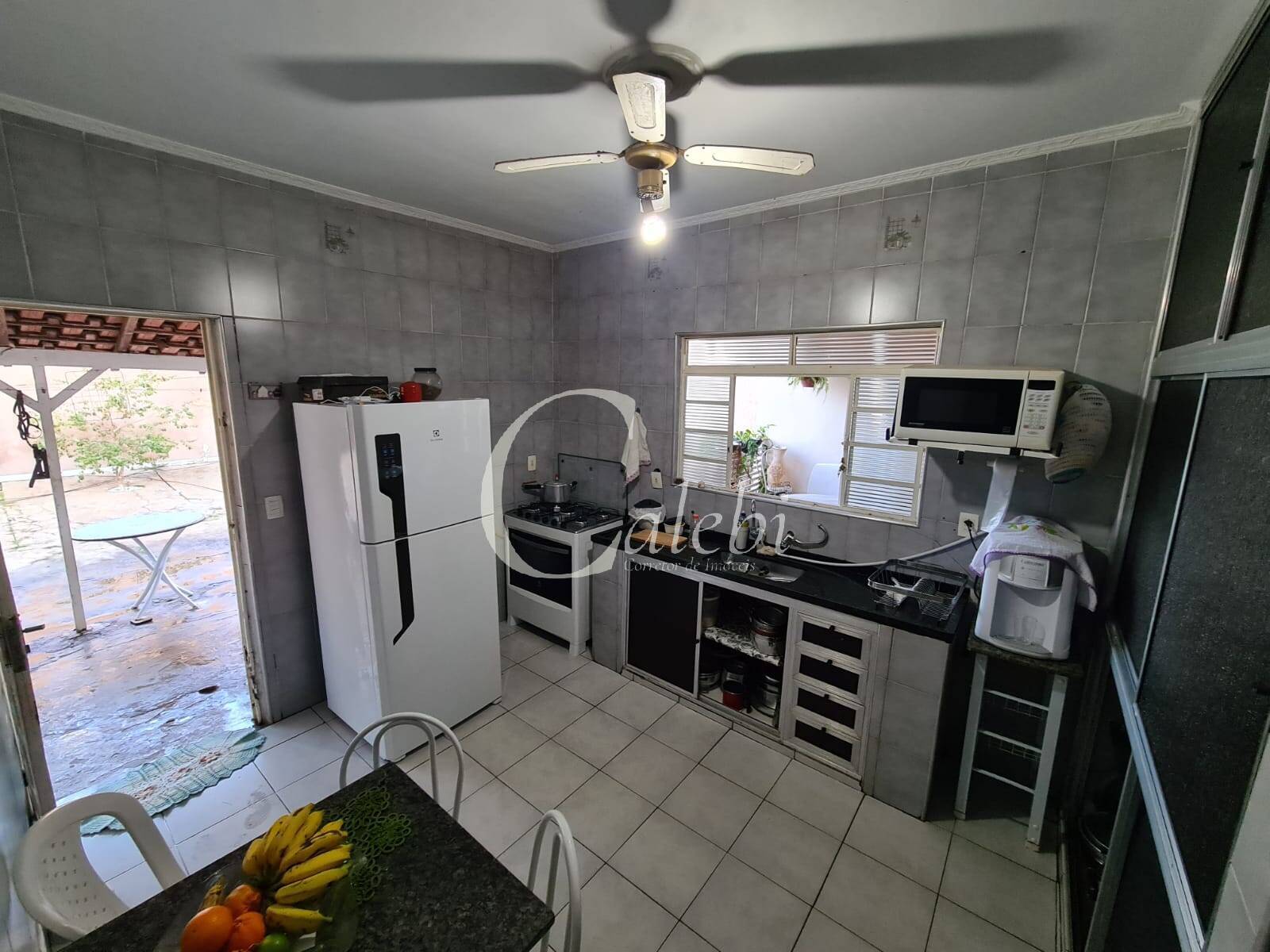 Casa à venda com 2 quartos, 147m² - Foto 2