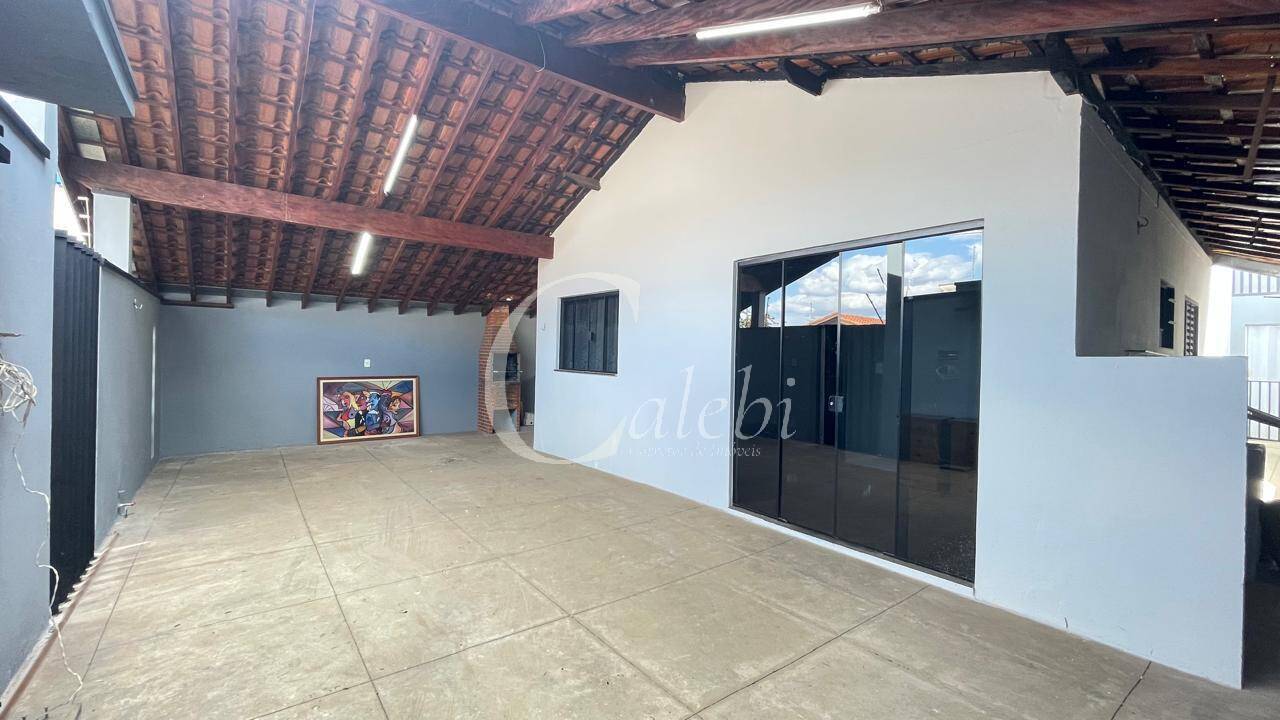 Casa à venda com 4 quartos, 177m² - Foto 2