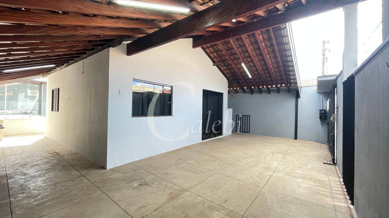 Casa à venda com 4 quartos, 177m² - Foto 1