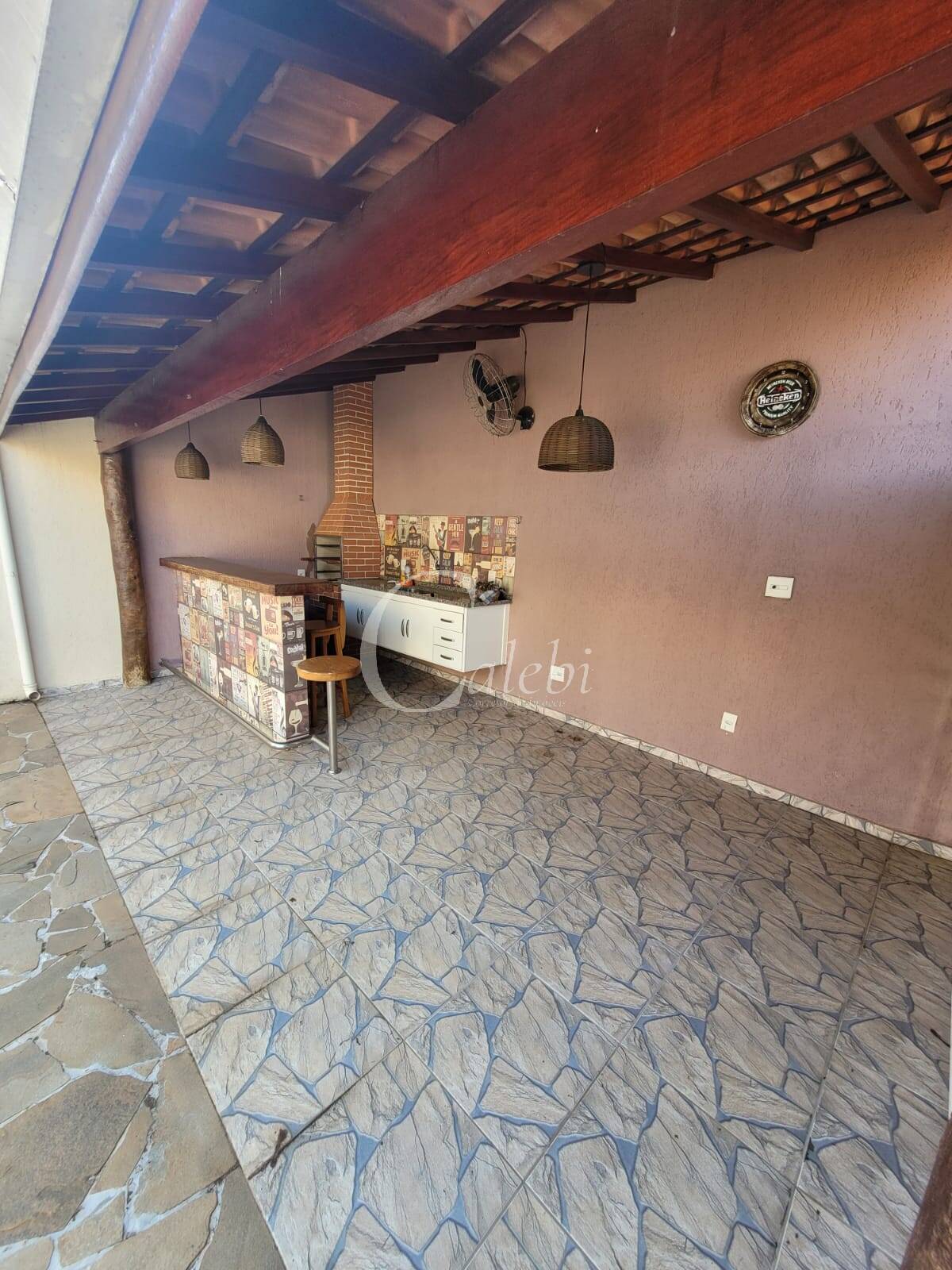 Casa à venda com 4 quartos, 230m² - Foto 3