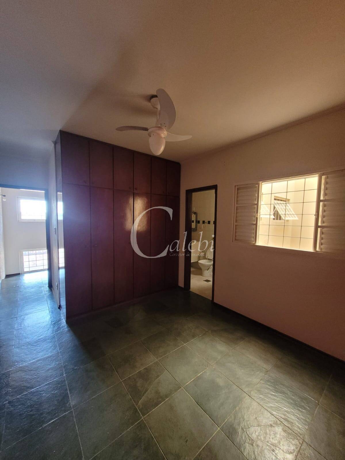 Casa à venda com 4 quartos, 230m² - Foto 17