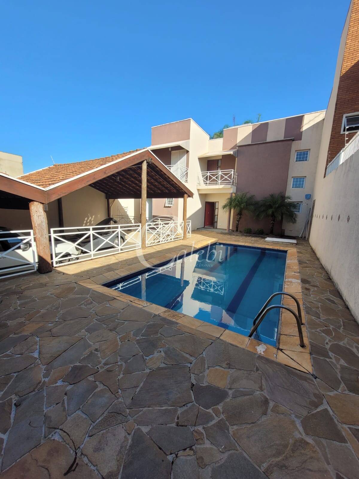 Casa à venda com 4 quartos, 230m² - Foto 2