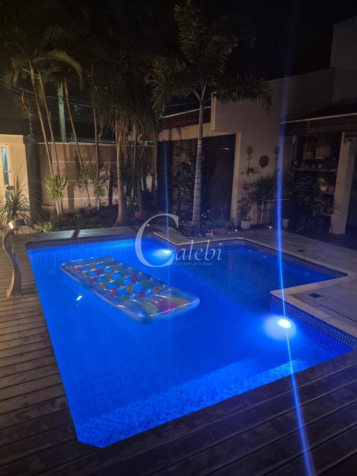 Casa à venda com 3 quartos, 217m² - Foto 2