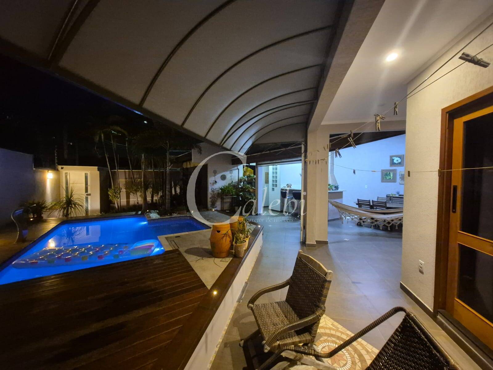 Casa à venda com 3 quartos, 217m² - Foto 3