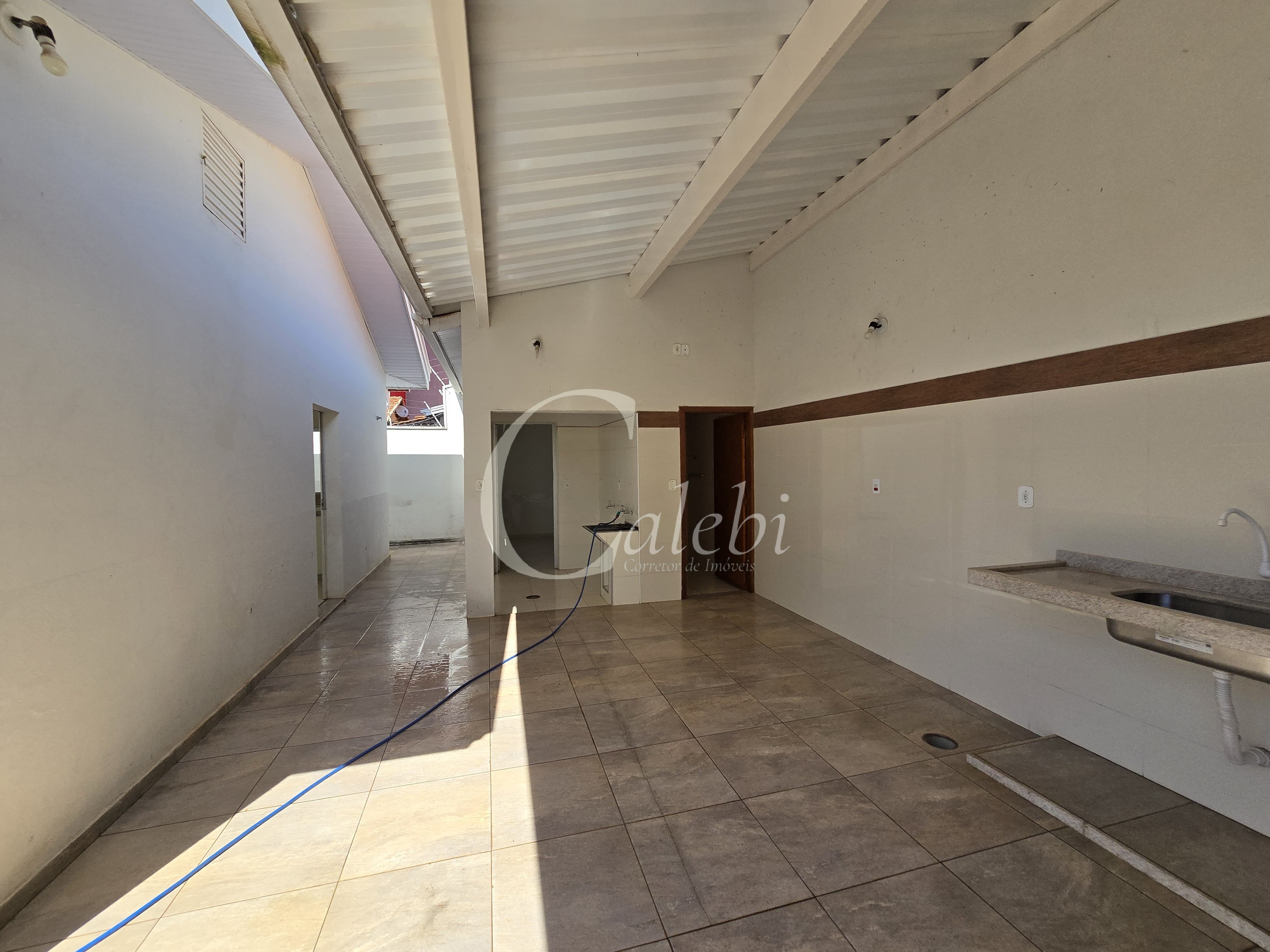 Casa à venda com 3 quartos, 183m² - Foto 4