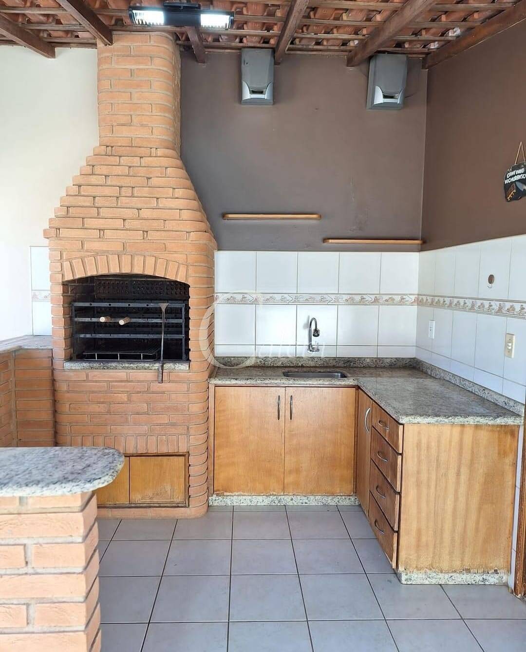 Casa à venda com 3 quartos, 198m² - Foto 4