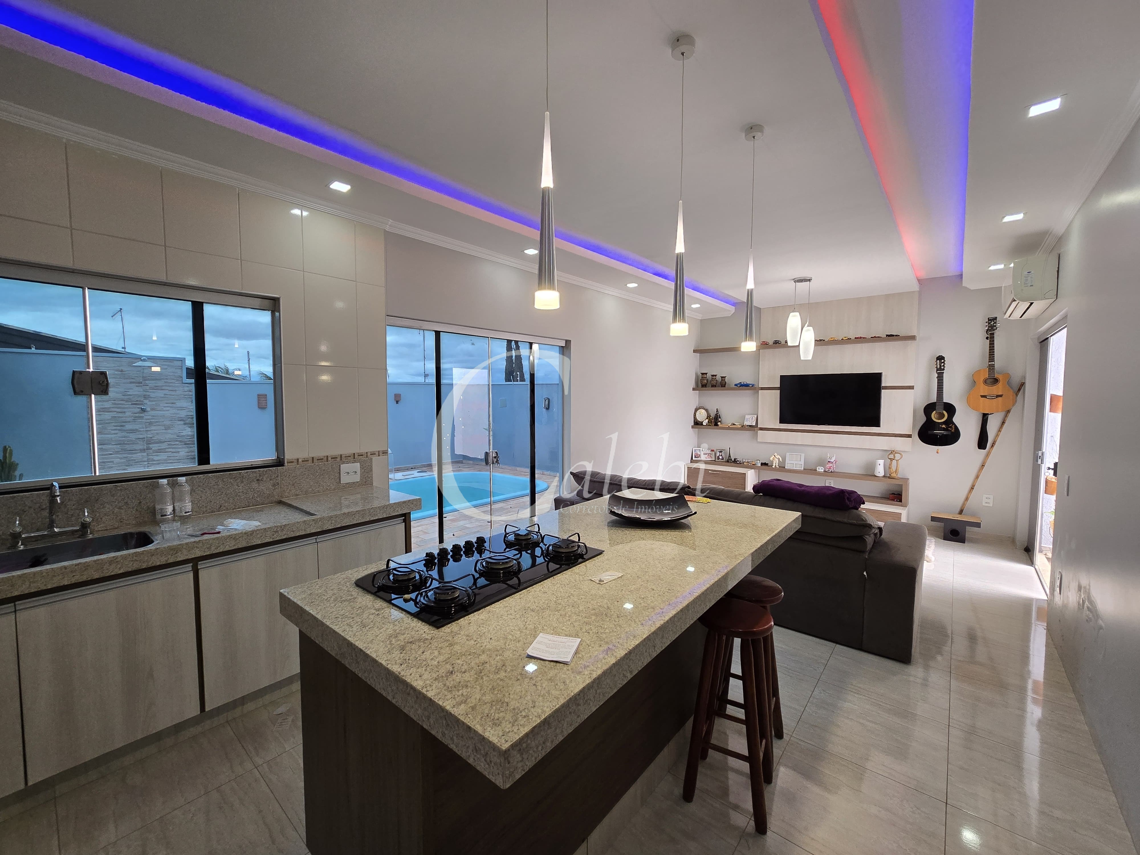 Casa à venda com 3 quartos, 125m² - Foto 1